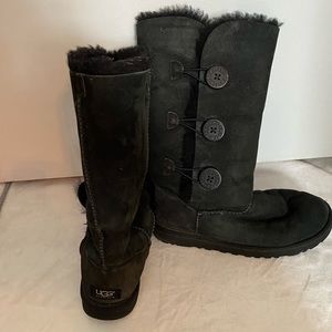 UGG - Tall Black Bailey Button